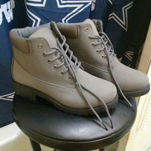 Women's gray ankle Boots, Size 8